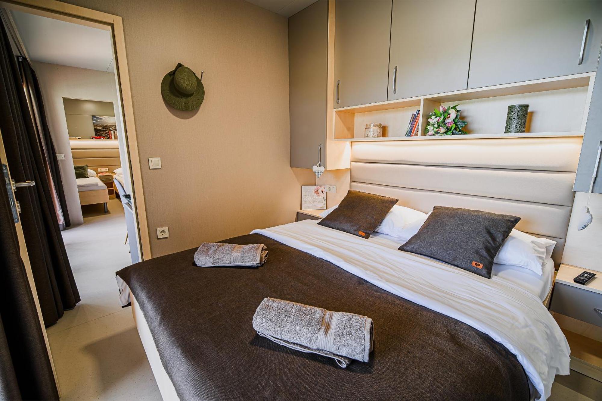 Deluxe Lake View Mobile Homes With Thermal Riviera Tickets Чатеж об Сави Екстериор снимка